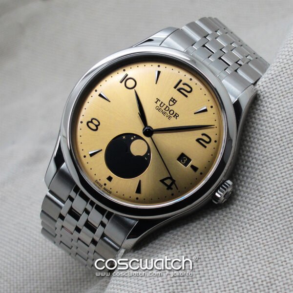 tudor 1926 luna moonphase front